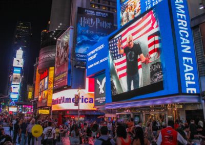 Patrick Pickart op Broadway Time Square